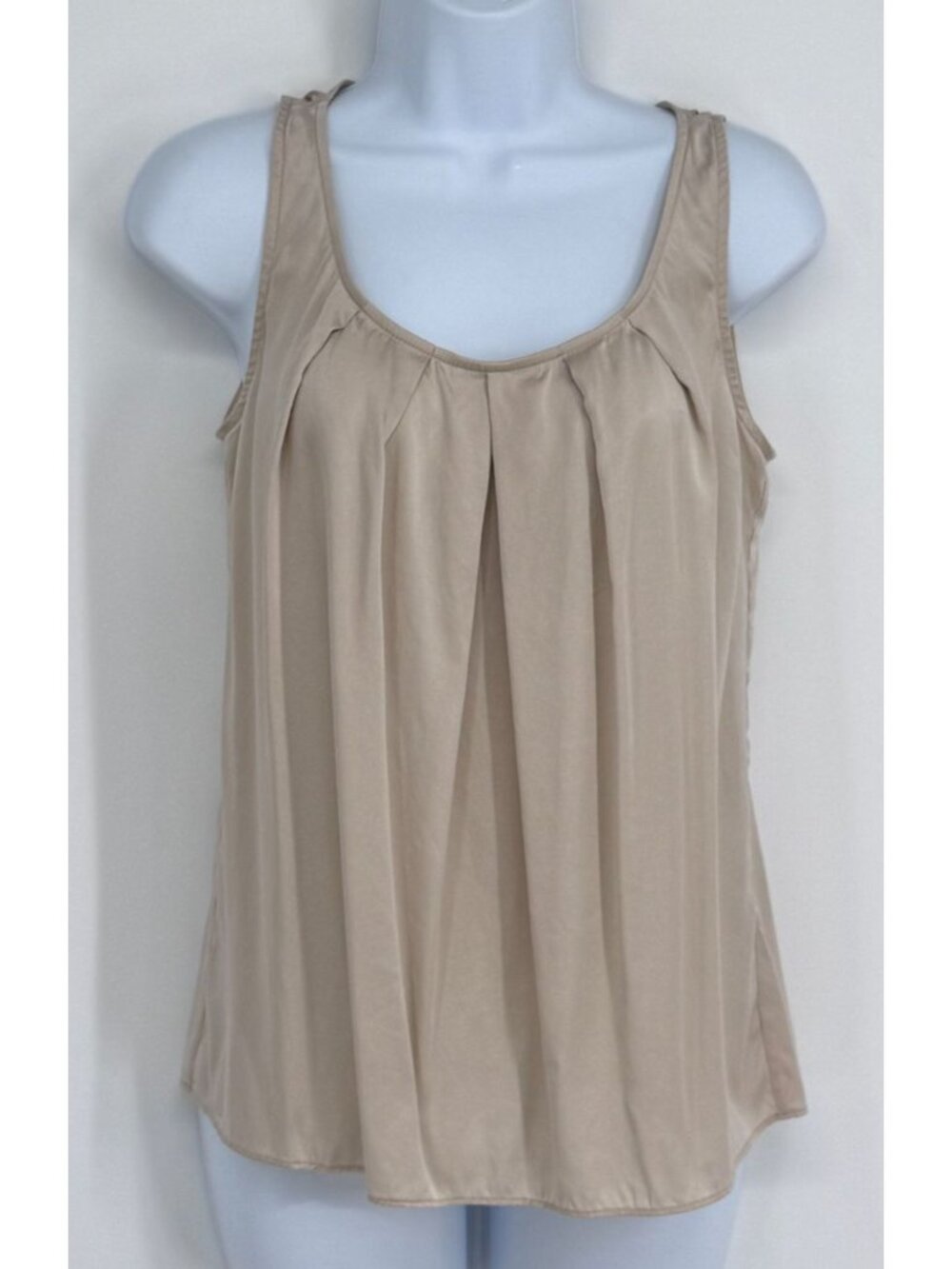 St. John Beige Sleeveless Pleated Scoop Neck Blouse Size P Classy Mature